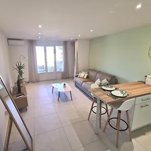 Superbe Avec Piscine Et Stationnement Appartement